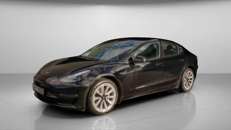 TESLA MODEL 3