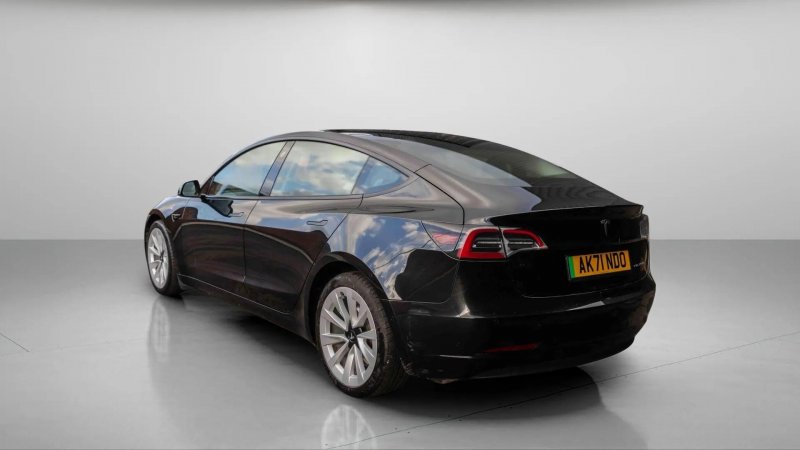TESLA MODEL 3